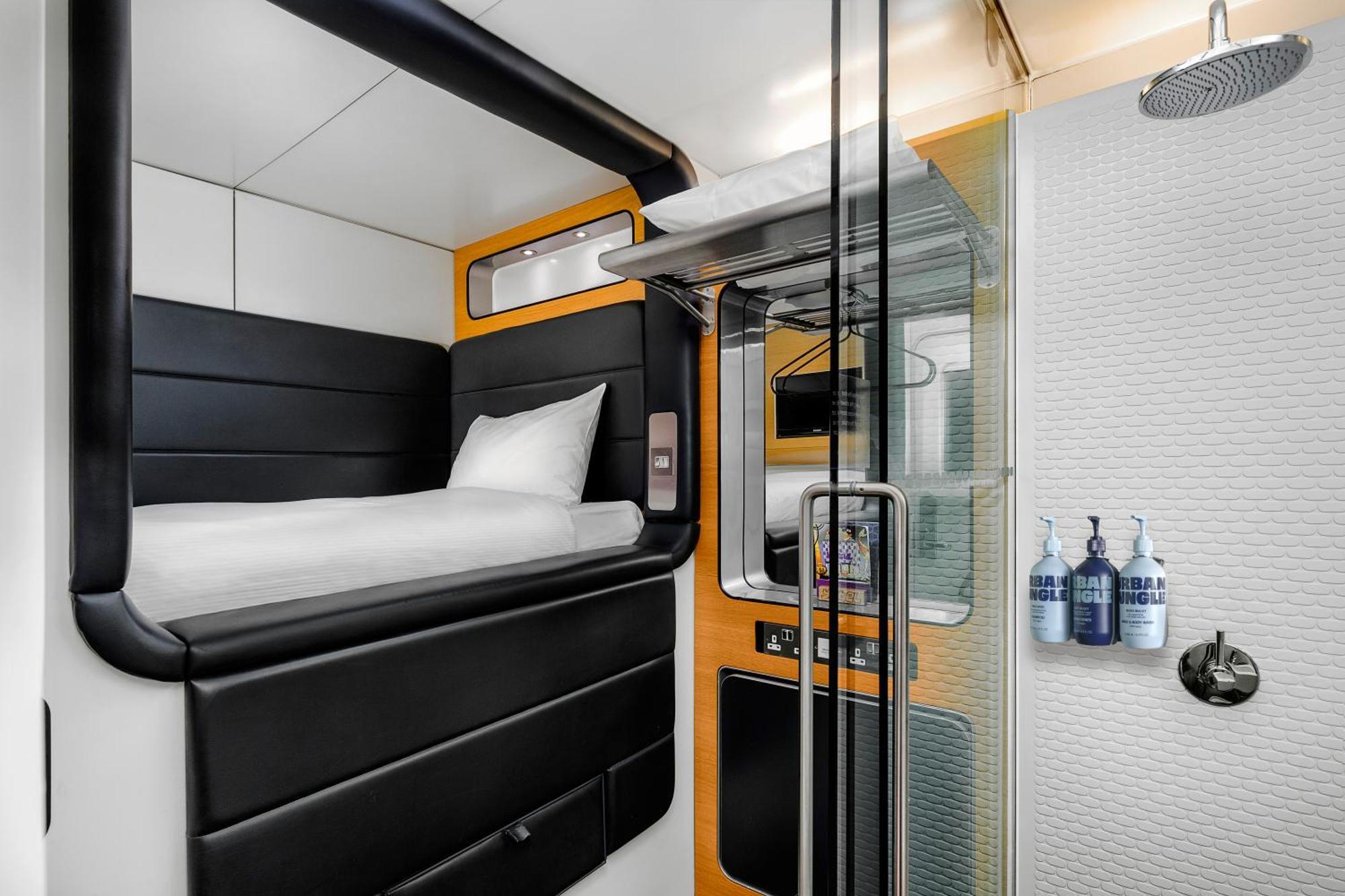 Yotelair London Gatwick Airport هورلي المظهر الخارجي الصورة