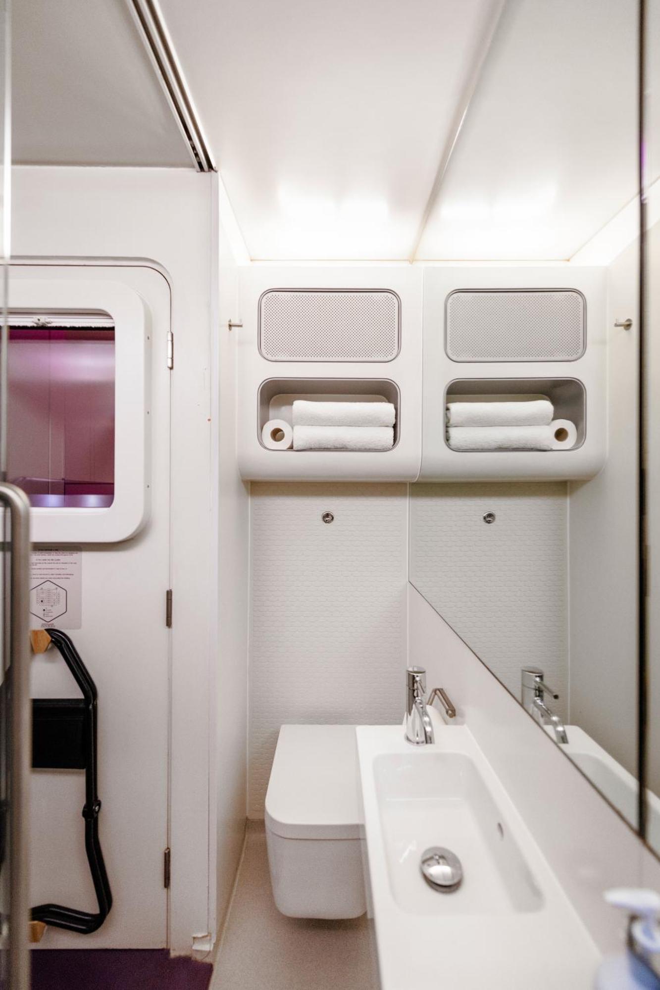 Yotelair London Gatwick Airport هورلي المظهر الخارجي الصورة