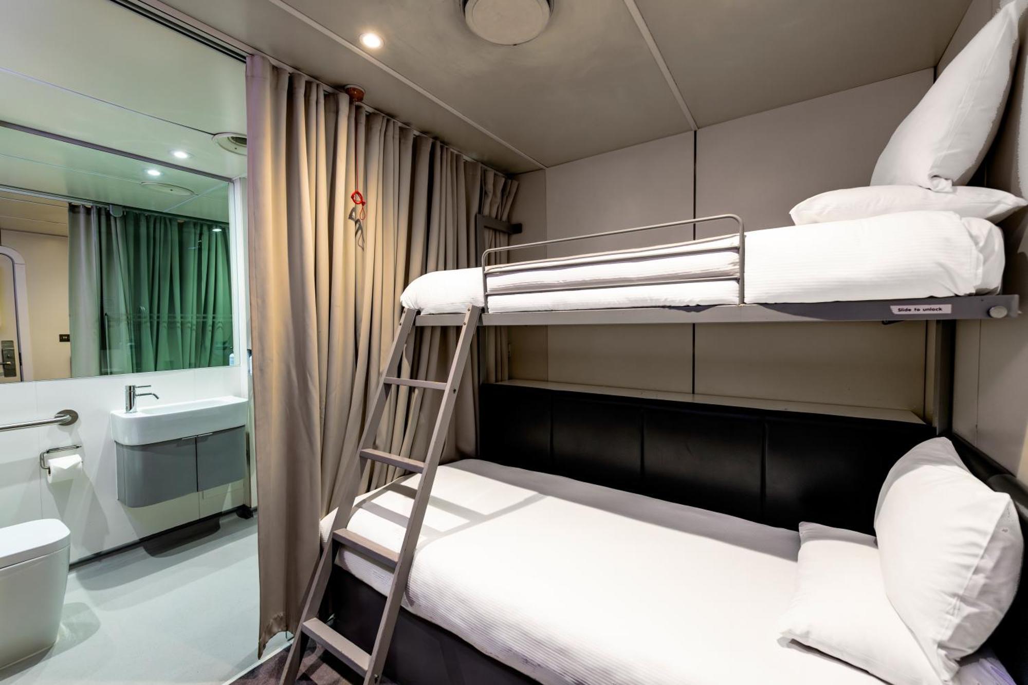 Yotelair London Gatwick Airport هورلي المظهر الخارجي الصورة