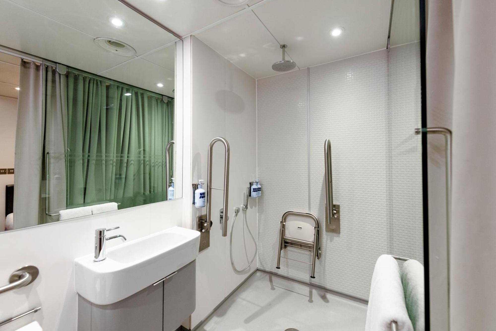 Yotelair London Gatwick Airport هورلي المظهر الخارجي الصورة